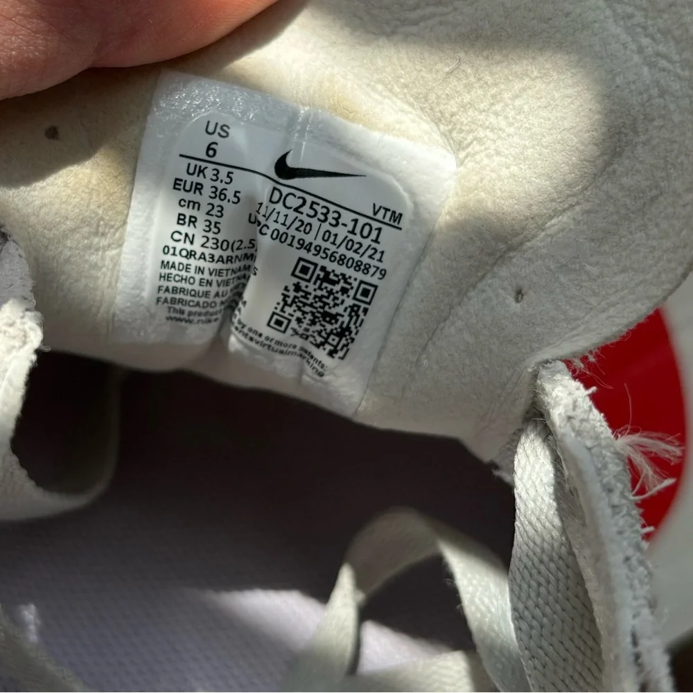 Nike Waffle One - Picture 4 of 8